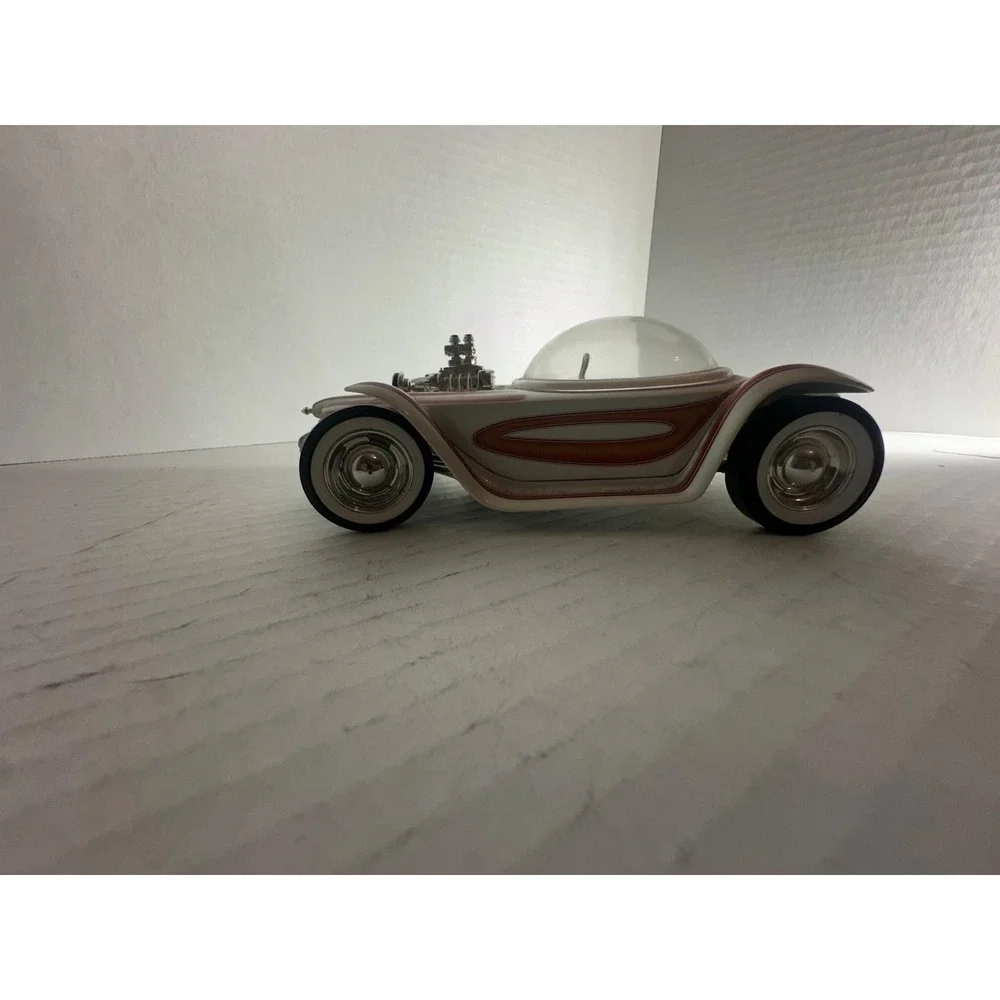 Mattel Beatnik Bandit Diecast Car White Red 2001 Toy Vehicle